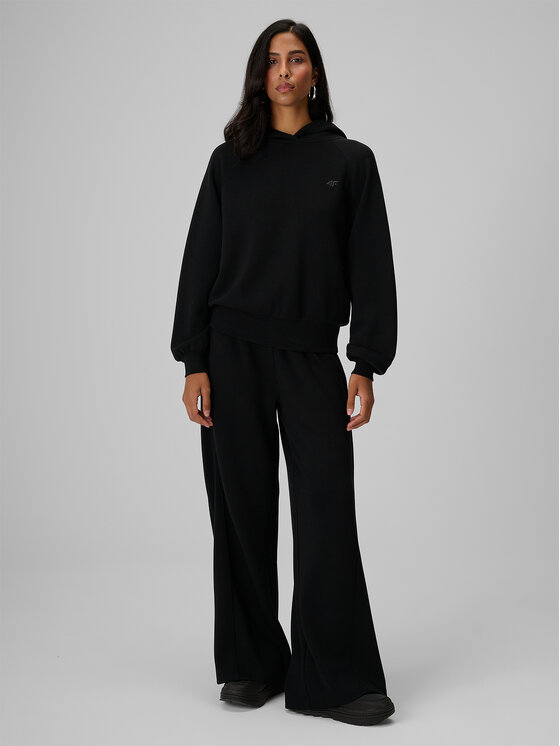 4F 4F Bluza ESSENTIAL Czarny Regular Fit