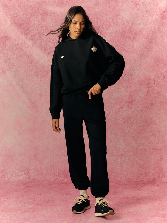4F 4F Spodnie dresowe TASTE THE GLOW Czarny Loose Fit