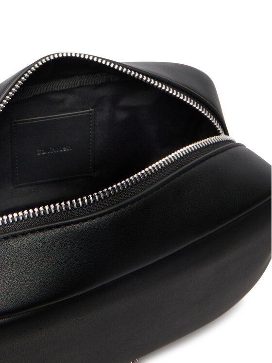 Calvin Klein Calvin Klein Kozmetická taštička Raised Dopp Kit LV04D1227G Čierna