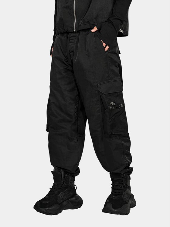 MADE BY SOCIETY MADE BY SOCIETY Spodnie materiałowe LOW Pants - P17746 Czarny Basic Fit