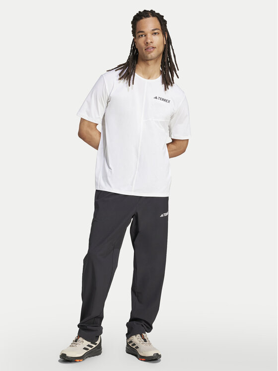 adidas adidas Pantaloni outdoor Multi Essentials JP0811 Nero Regular Fit