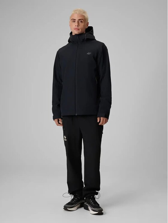 4F 4F Softshellová bunda 4FWAW26TSOFM608-20S Čierna Regular Fit