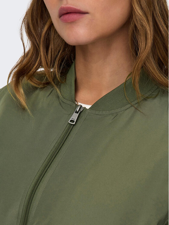ONLY ONLY Bomber striukė Alma 15315820 Žalia Regular Fit