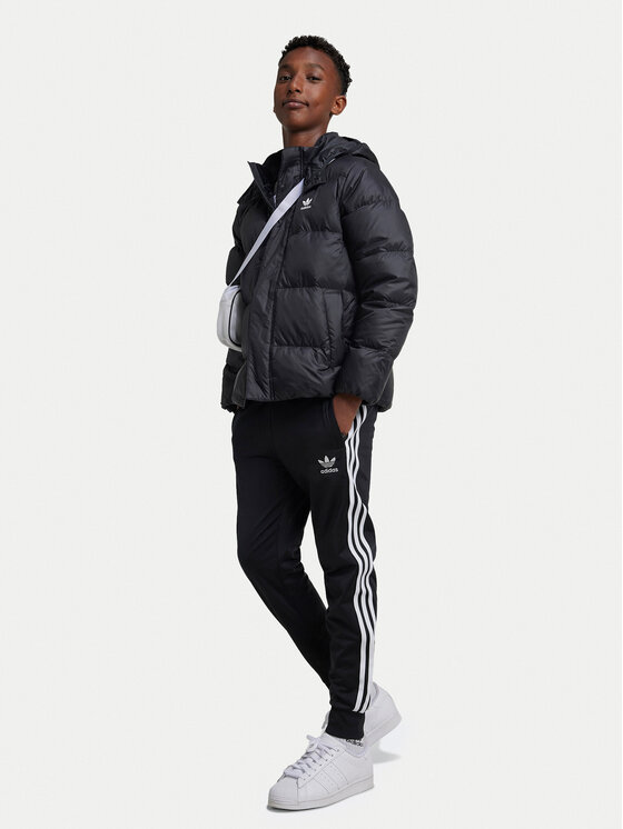 adidas adidas Pernata jakna adicolor IY7498 Crna Regular Fit
