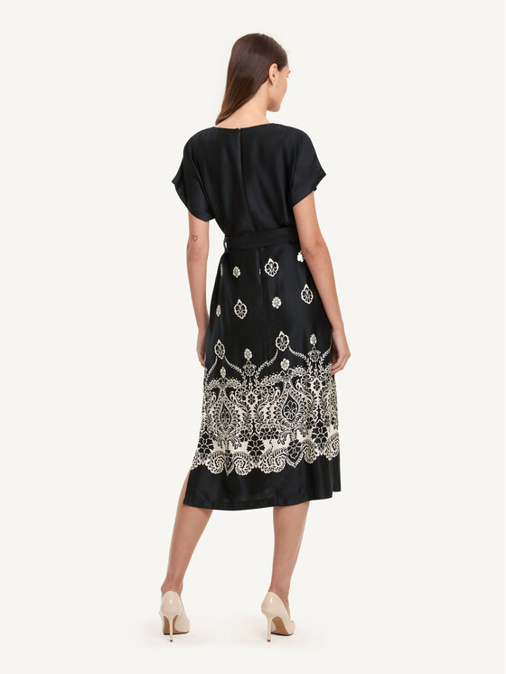 KMX KMX Sukienka koktajlowa 923710007 Czarny Straight Fit