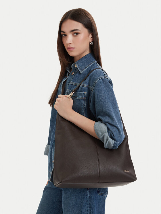 Calvin Klein Geantă Slouchy Leather Md Shoulder Bag LV04F3543G Maro