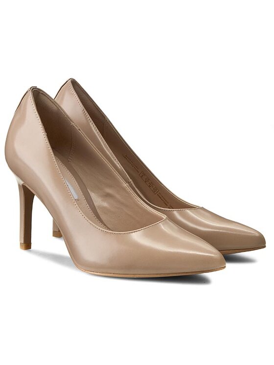 Dinah keer clarks store