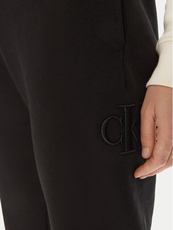 Calvin Klein Jeans Calvin Klein Jeans Donji dio trenerke Raised J20J224841 Crna Relaxed Fit