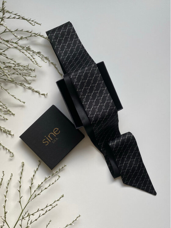 Sine Silk Sine Silk Szal jedwabny krawacik 95 cm Sine Silk Black Czarny