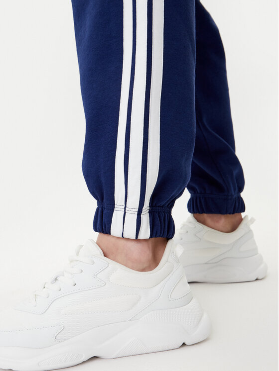 adidas adidas Donji dio trenerke Essentials 3-Stripes Fleece JX7696 Plava Loose Fit