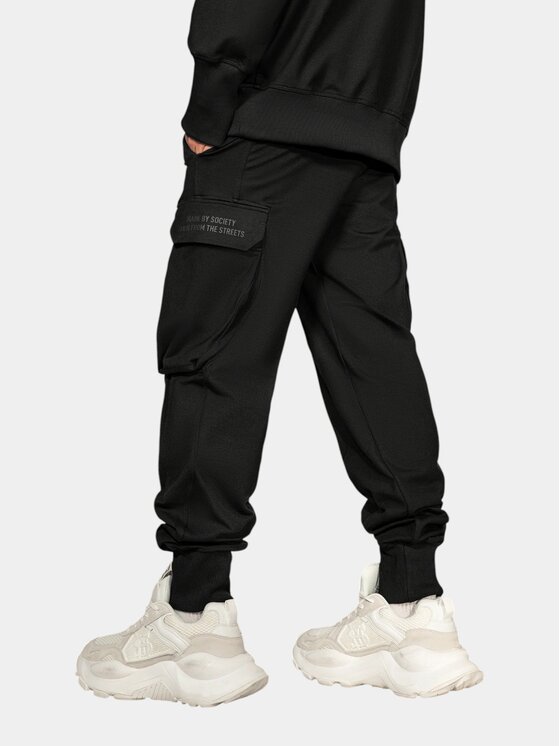 MADE BY SOCIETY MADE BY SOCIETY Spodnie materiałowe Cargo Trace - P17997 Czarny Basic Fit