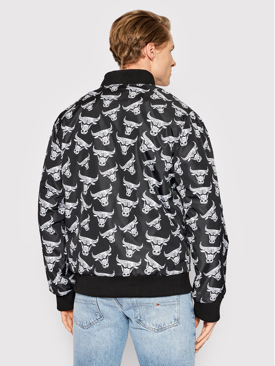 New Era New Era Bomber Chicago Bulls All Over Logo 12893178 Crna Regular Fit