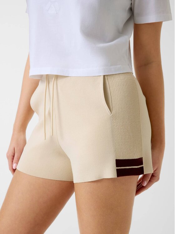 Guess Guess Szorty materiałowe 181268 Beżowy Classic Fit