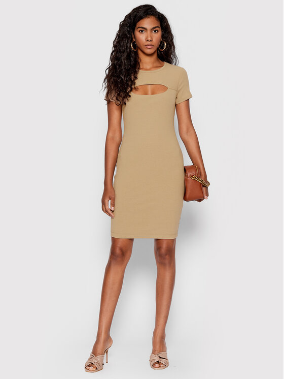 Guess Guess Kötött ruha Lana WBYK95 KB9E2 Bézs Slim Fit