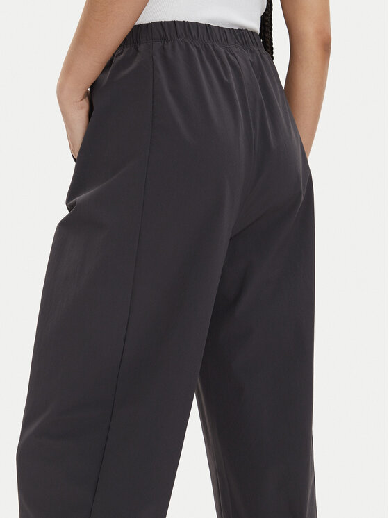 Champion Champion Pantaloni din material 117110 Gri Relaxed Fit