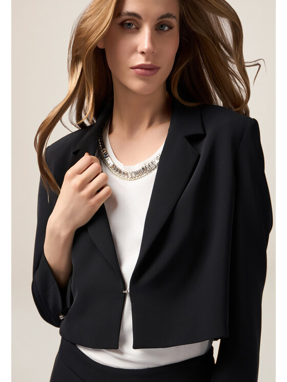 Oltre Oltre Giacca di transizione Q776R004549N033 Nero Cropp Fit