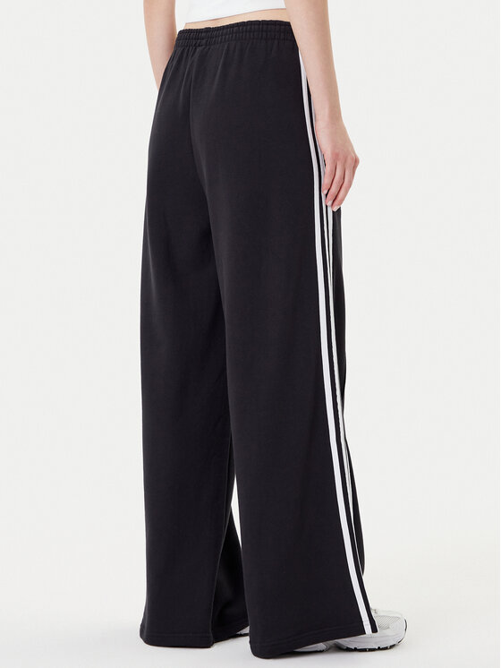 adidas adidas Spodnie dresowe adicolor 3-Stripes JV7473 Czarny Wide Leg