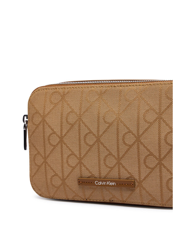 Calvin Klein Calvin Klein Ročna torba Emblem Aop Jacquard Camera Bag LV04F3533G Rjava