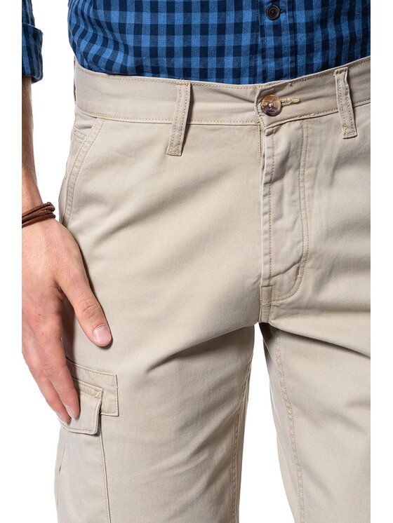 Wrangler Wrangler Szorty jeansowe CARGO SHORTS Beżowy Regular Fit