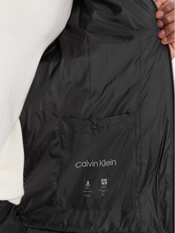 Calvin Klein Calvin Klein Pūkinė striukė LV04LD529G Juoda Regular Fit
