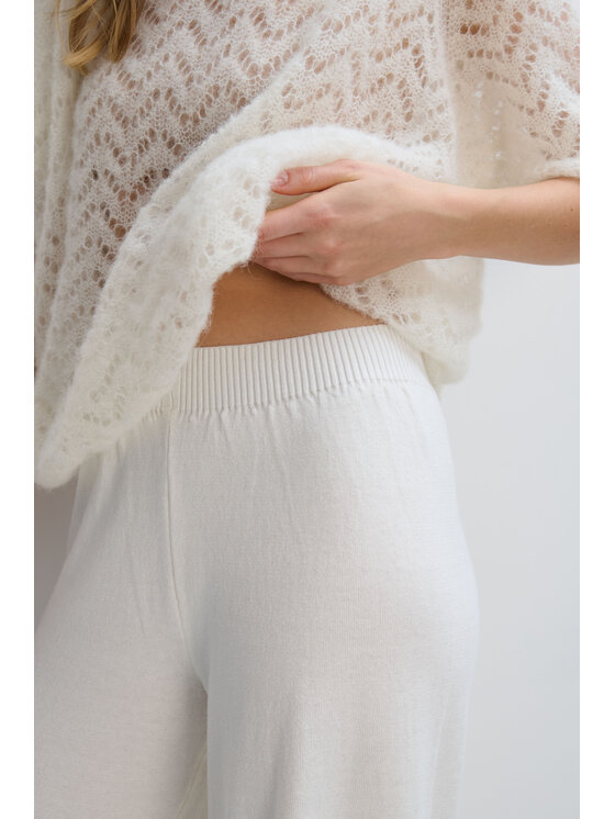 Fobya Fobya Spodnie materiałowe F2118 Kremowy Basic Fit