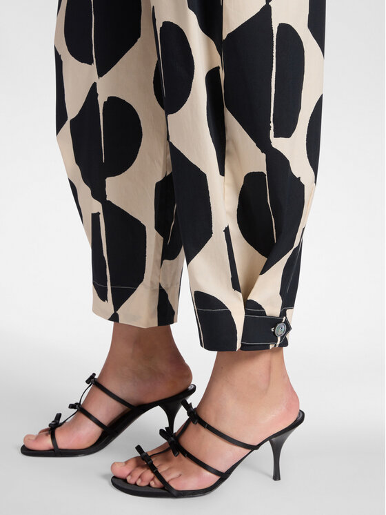 Elena Mirò Elena Mirò Spodnie materiałowe P189P100495N001 Czarny Regular Fit