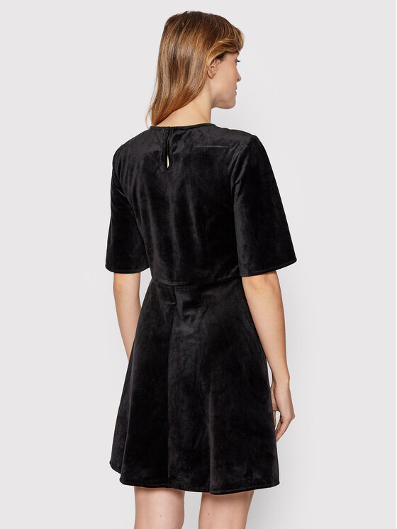 NA-KD NA-KD Φόρεμα καθημερινό Velvet 1100-004520-0002-581 Μαύρο Regular Fit
