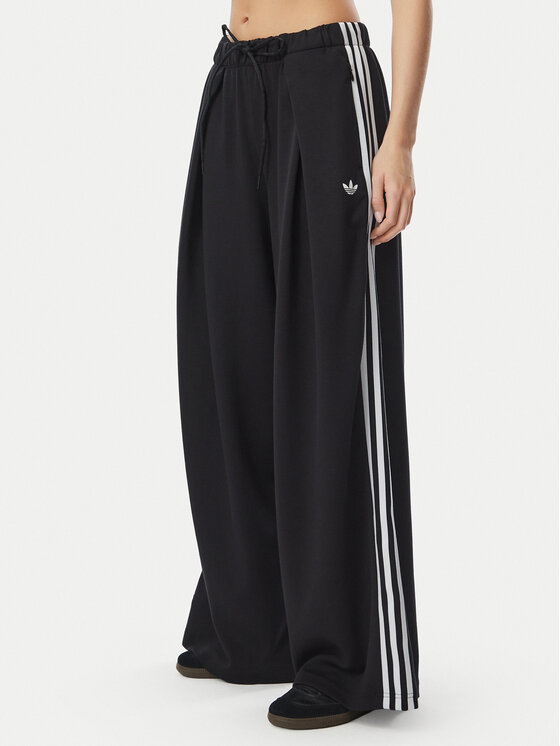adidas adidas Спортивні штани Adiluna Season 2 X Jennie Pleated Track Tracksuit Bottoms LD8922 Чорний Regular Fit