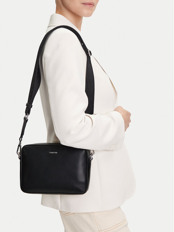 Calvin Klein Calvin Klein Kabelka Ck Must Small Camera Bag LV04F3097G Černá