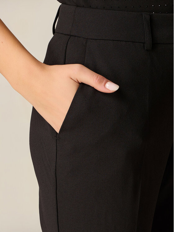 Oltre Oltre Pantaloni di tessuto P079R108899N033 Nero Cropp Fit