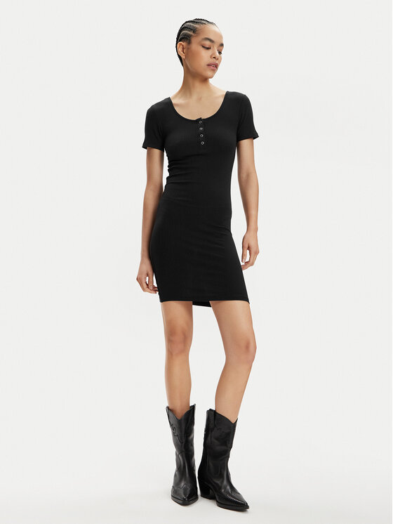 Pieces Pieces Vsakodnevna obleka Kitte 17146324 Črna Slim Fit