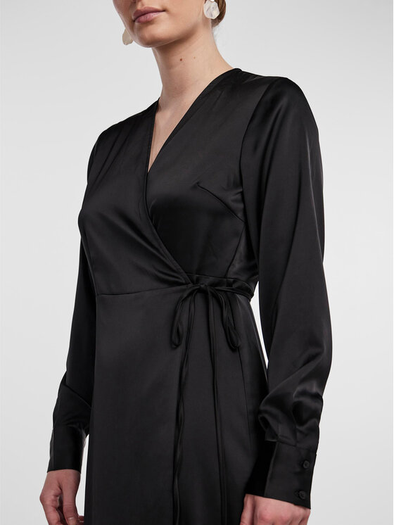 YAS YAS Sukienka codzienna Pella 26030740 Czarny Regular Fit