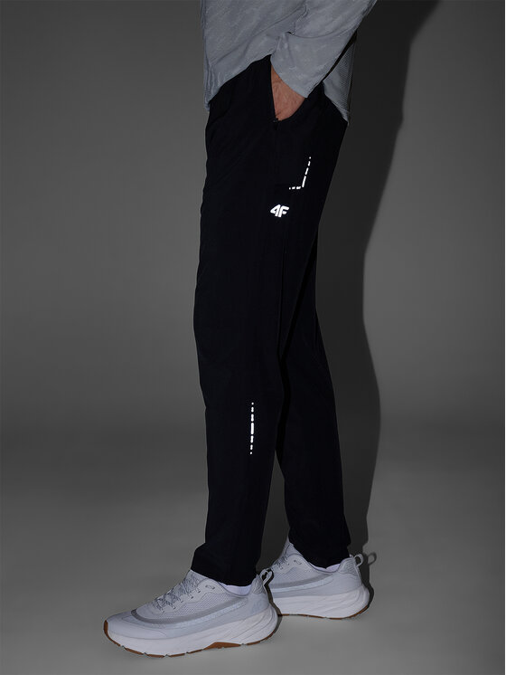 4F 4F Spodnie dresowe RUNNING Czarny Regular Fit
