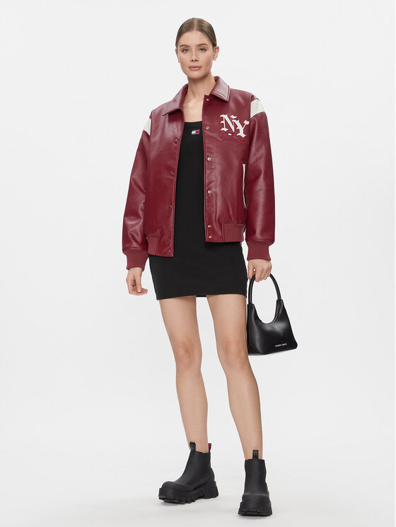 Tommy Jeans Tommy Jeans Трикотажна сукня Tjw Badge Rib Bodycon Ls DW0DW17424 Чорний Slim Fit