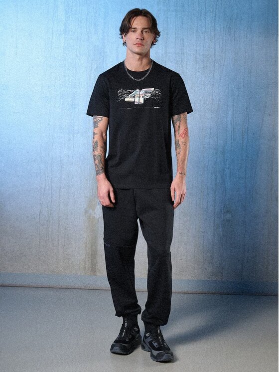 4F 4F T-Shirt IN MOTION Czarny Regular Fit