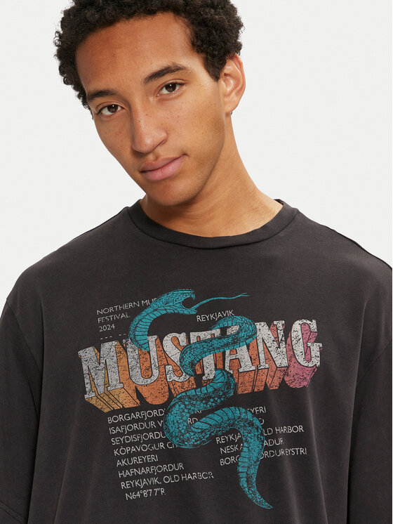 Mustang Mustang Majica Akron 1015658 Črna Relaxed Fit