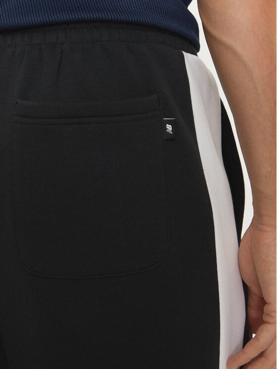 New Balance New Balance Pantaloni trening MP43522BK Negru Relaxed Fit