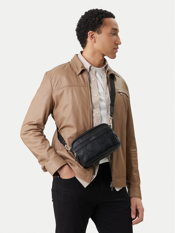Calvin Klein Calvin Klein Torbica za okrog pasu Emblem Aop Emboss Camera Bag LV04D3330G Črna