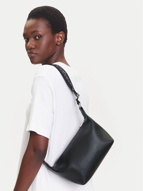 Calvin Klein Jeans Calvin Klein Jeans Ročna torba Ultralight Shoulder Bag LV04K3131G Črna