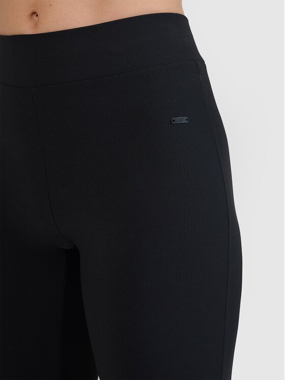 4F 4F Pantaloni da donna 4FRSS25TFTRF1037-20S Nero Regular Fit