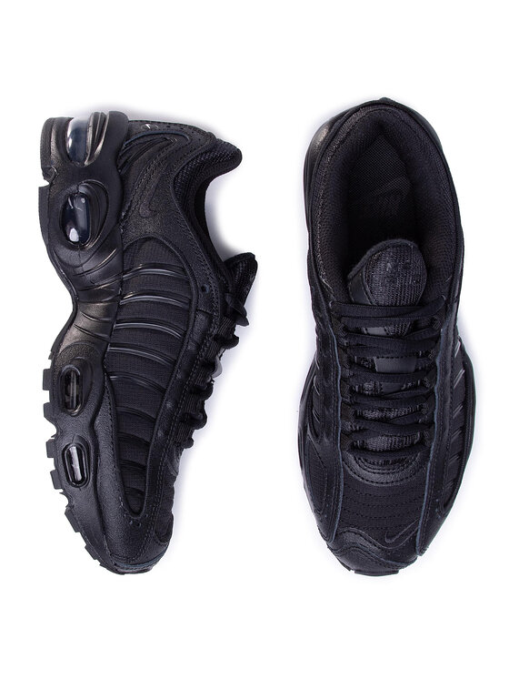 Black discount nike tailwind