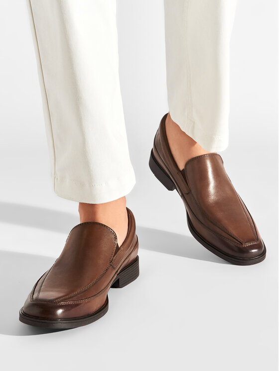 Clarks Clarks Poolsaapad Tilden Free 261300987 Pruun