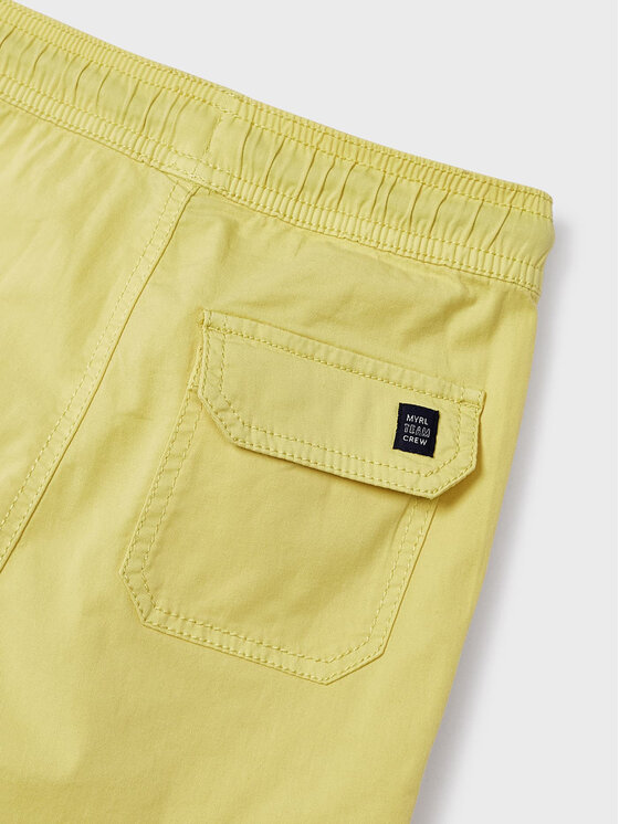 Mayoral Mayoral Pantalon scurți din material 3225 Galben Regular Fit
