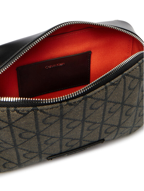 Calvin Klein Calvin Klein Handtasche Emblem Trio Pebble Shoulder Bag LV04F3533G Braun