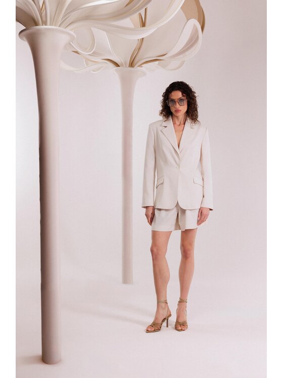LE POSSÉ LE POSSÉ Pantaloncini di tessuto SGZWS Beige chiaro Regular Fit