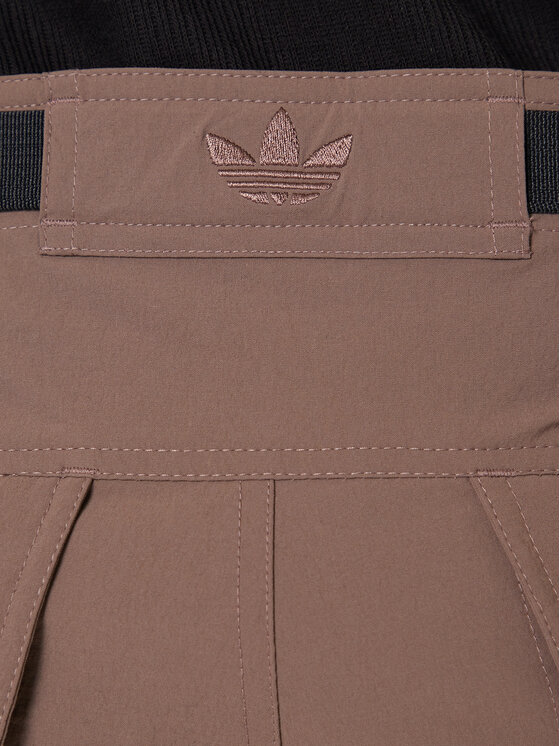 adidas adidas Pantaloni din material Premium Essentials Archive Utility JW1082 Maro Loose Fit