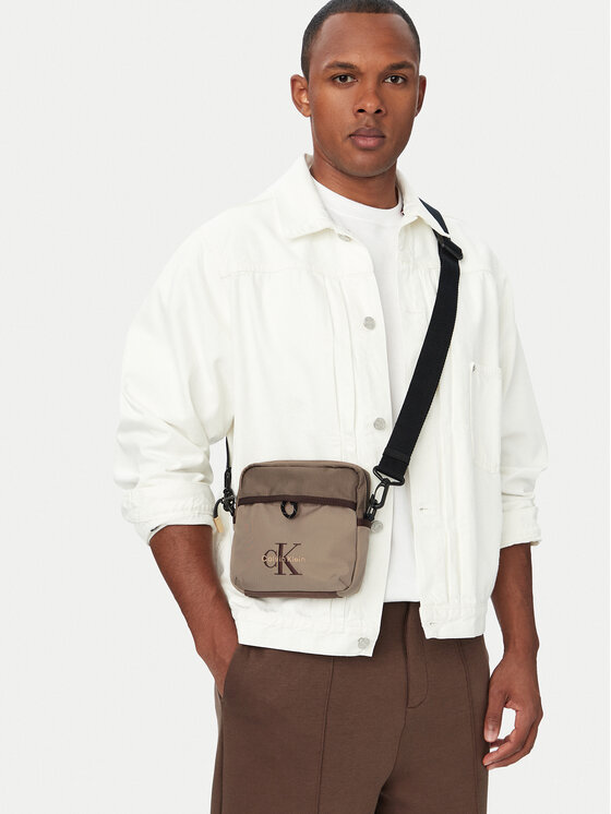 Calvin Klein Geantă crossover Bold Clrblk Square Crossobdy LV04D3519G Maro