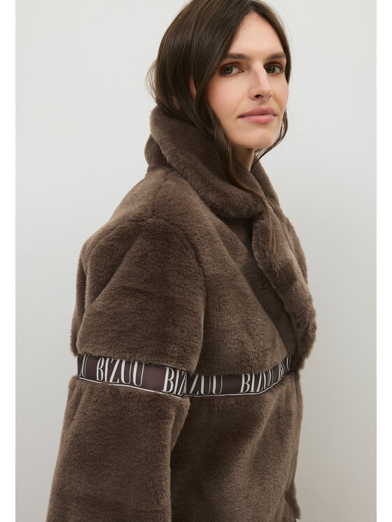 BIZUU BIZUU Kožešina FLORENCE FAUX FUR LAPEL COAT Hnědá Standard Fit