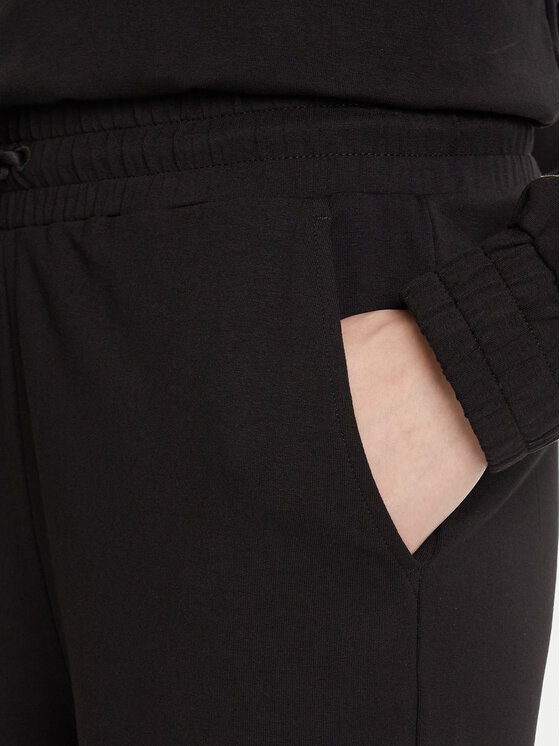 EA7 Emporio Armani EA7 Emporio Armani Tepláková souprava 7W000687 AF12502 UC001 Černá Regular Fit