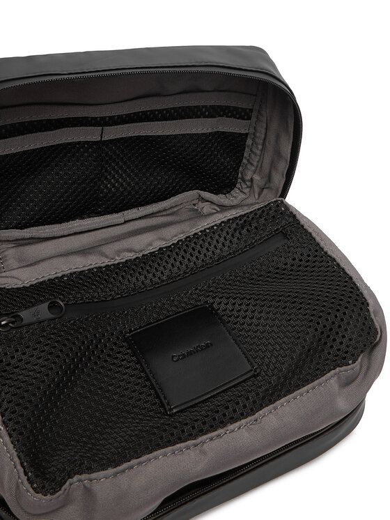 Calvin Klein Calvin Klein Kosmētikas somiņa Utility Dopp Kit W/ Hanger LV04D1135G Melns